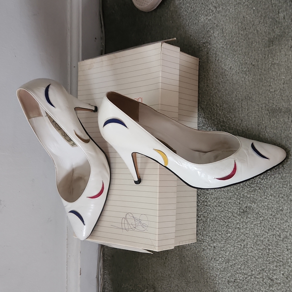 Women's shoes